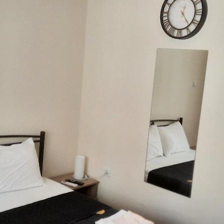 Livia'S Room To Ampelokipi Metro Airport Line Athene Buitenkant foto